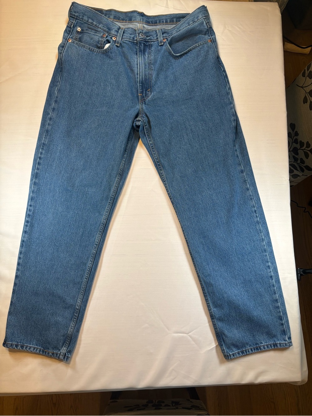 Levi's 550 Relaxed Men's Jeans in Light Blue with Tan Patch 35x32 - Picture 4 of 11